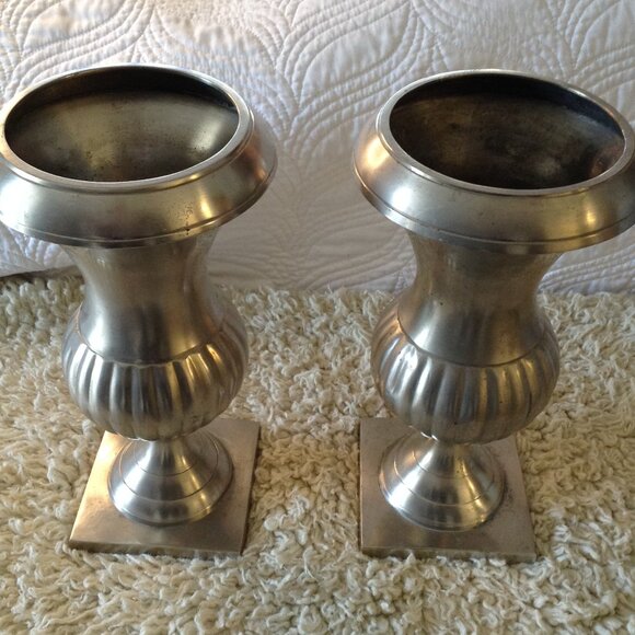 VTG 2 Urns/Planters decorative, Metal Urns/Vases Cast/Spun Aluminum, Gothic chic - Picture 3 of 5